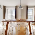 Greenwich Mill - Modern Comfort & Historic Charm